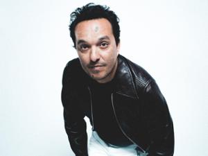 Malik Djoudi en concert