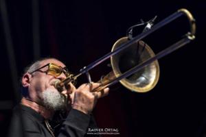 #Résidence GLENN FERRIS « NEW-TET »