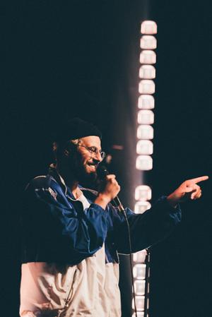 Hakim Jemili présente 