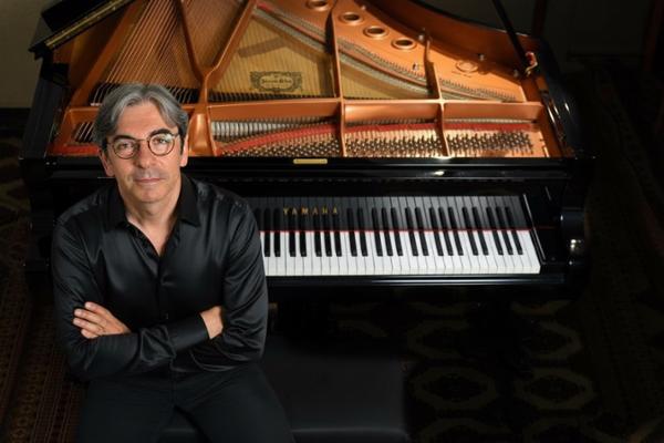 Piano Man - Dominique Fillon