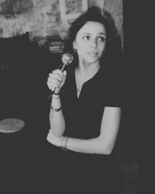 Julianna invite Soledad Bloom